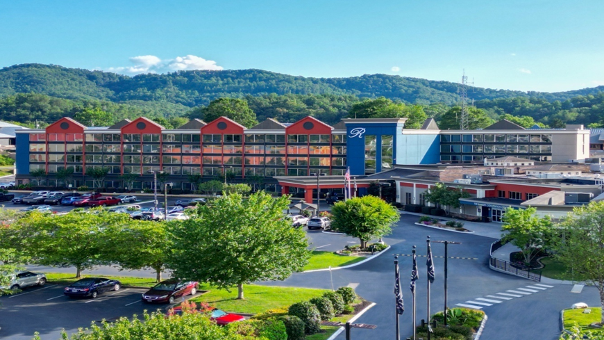 The 8 Best Trip Deals next to The Island in Pigeon Forge in 2026