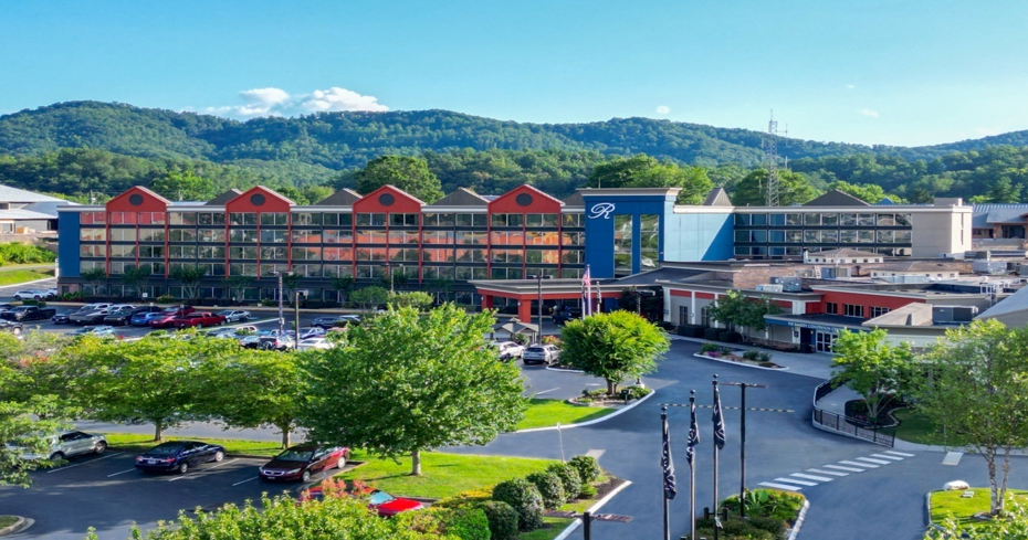 The 8 Best Trip Deals next to The Island in Pigeon Forge in 2026