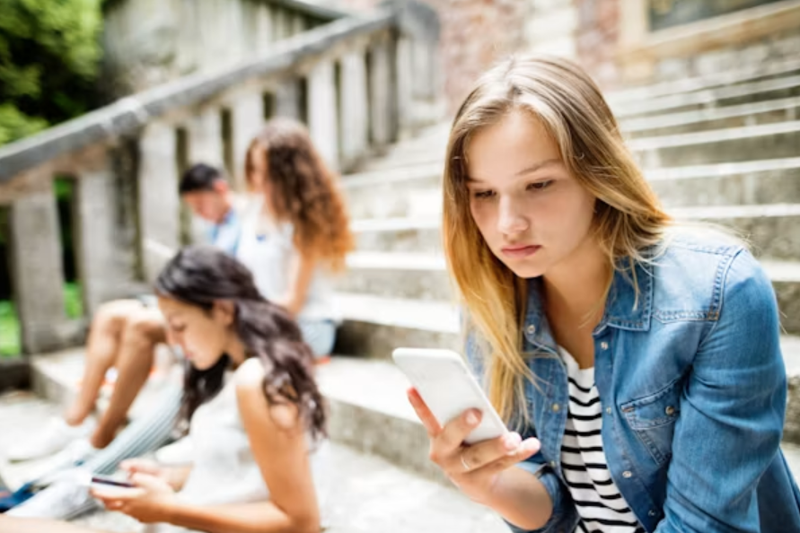 What Social Media Actually Does to the Teenage Brain