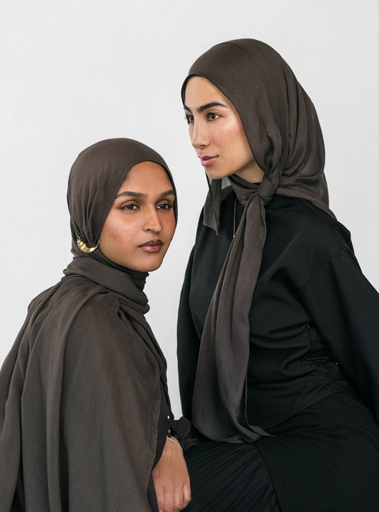 From Boardroom to Brunch: Styling a Neutral Modal Hijab Across Your Week